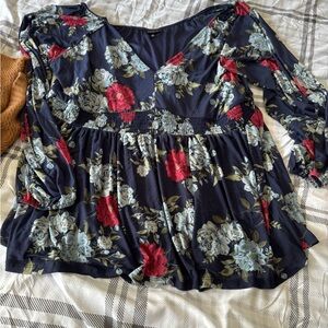 Chic Floral Blouse in Navy and Red